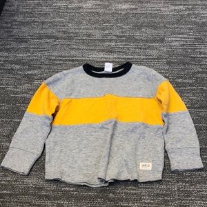 GAP 2T long sleeved shirt. Excellent condition!